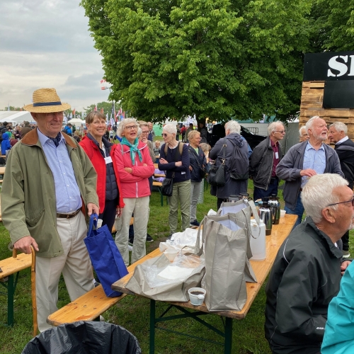 De fleste er ankommet og har fået kaffe. Nu mangler vi ganske få.