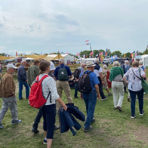 Næste punkt: Rundtur på pladsen med rundviser.