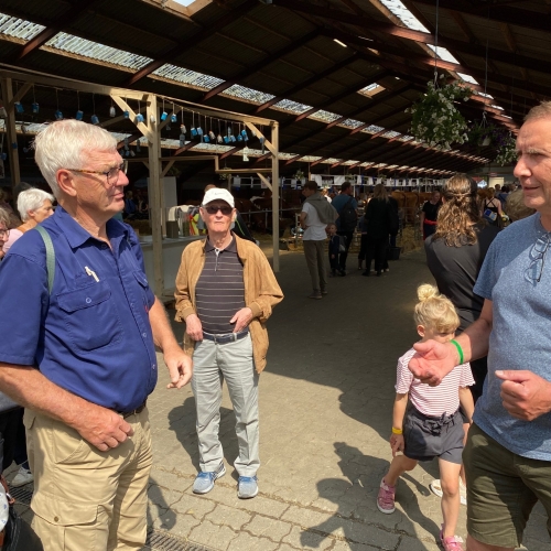 Antallet af dyre haller var stort. Her foran kvæghallen. Vi kunne ikke når gå ind i alle.
