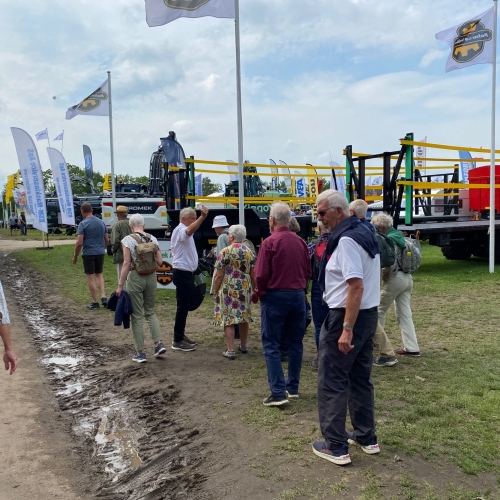 Det er nu ud på eftermiddagen og vi skal til det sidste stop. Der er stadig lidt smattet hist og pist.