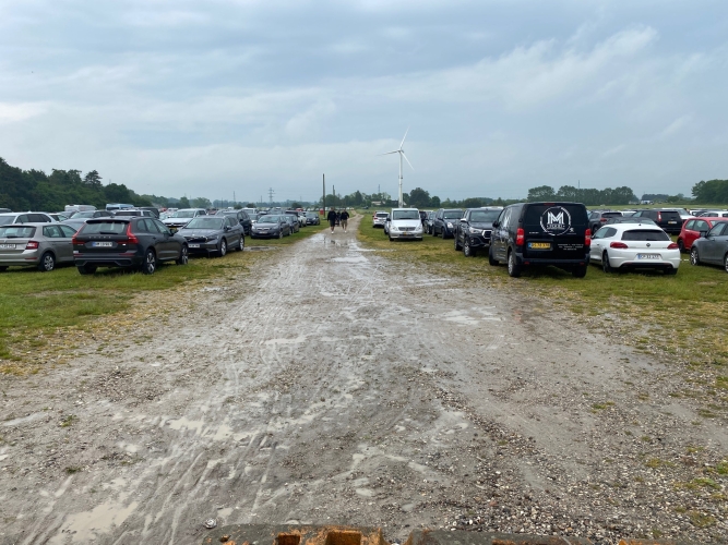 Parkerings område vest kl. 9:30 - det regner !