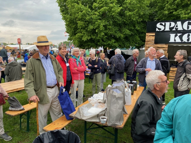 De fleste er ankommet og har fået kaffe. Nu mangler vi ganske få.