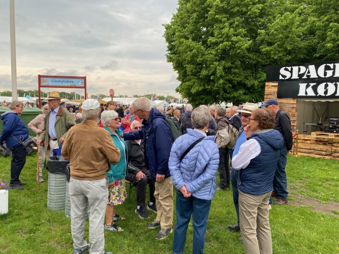 Johannes tjekker med Birthe. Er vi har alle nu.