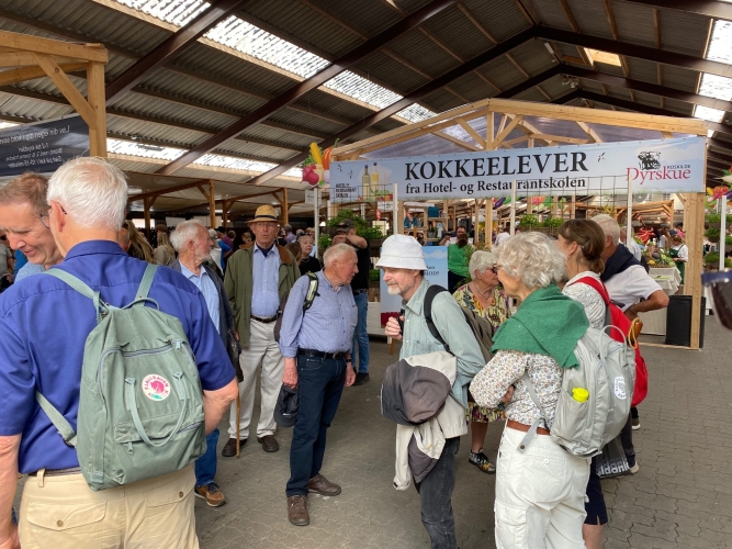 Erhvervsuddanelserne var også repræsenteret. Her kokkeeleverne.